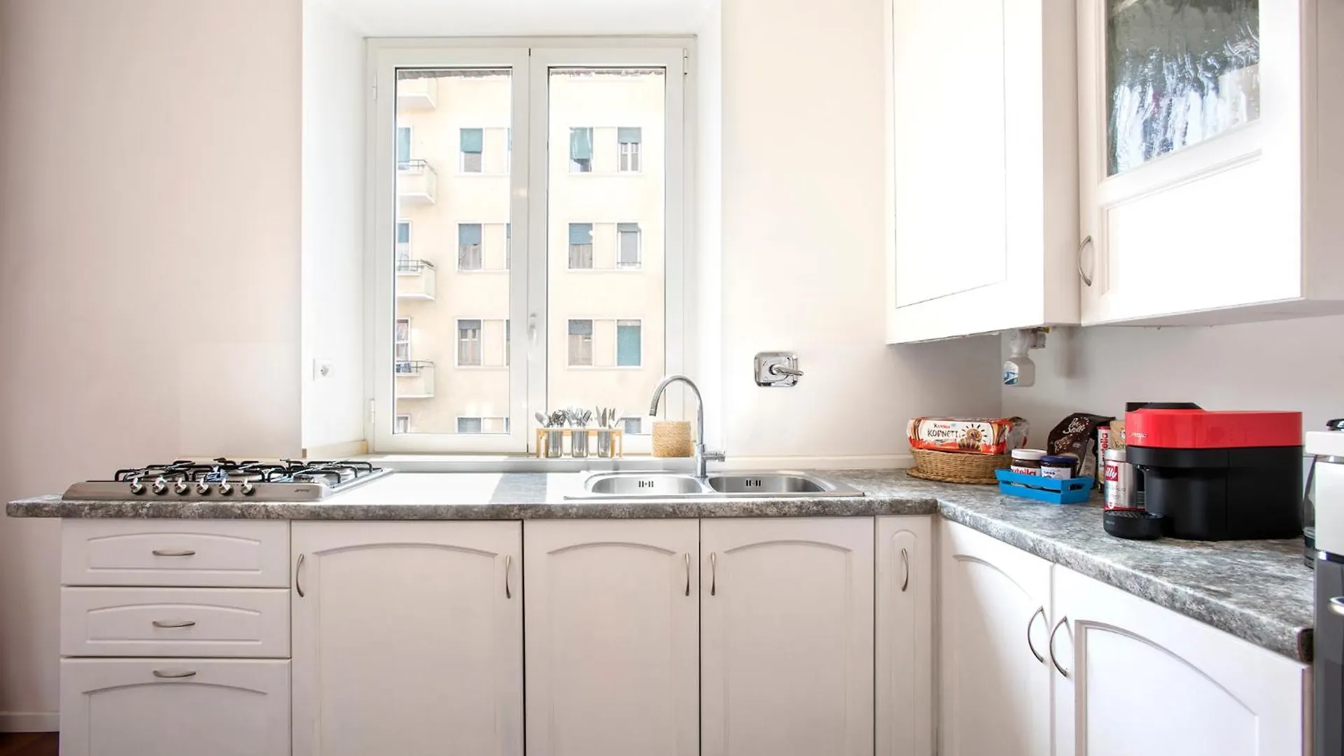 Il Principe - Luxury Boutique Apartment Near The Colosseo Rome 0*,  Italy